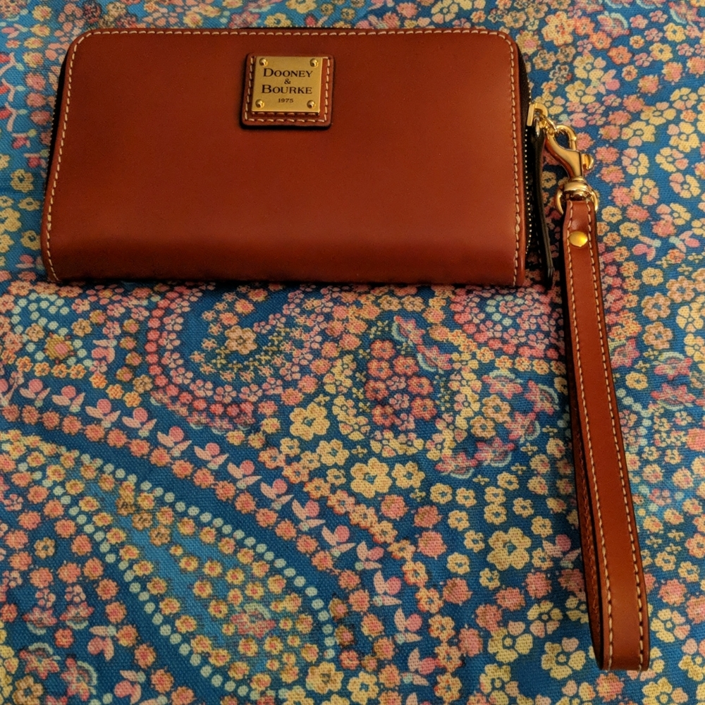 Dooney and Bourke leather wristlet